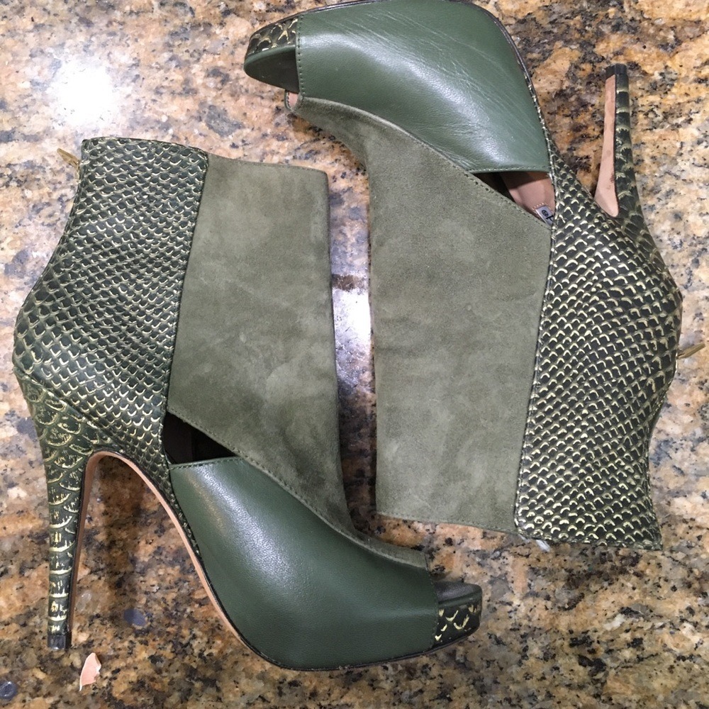 Charles David Designer Y2K leather Suede‎ Snake embossed peep Toe  Heels 6.5